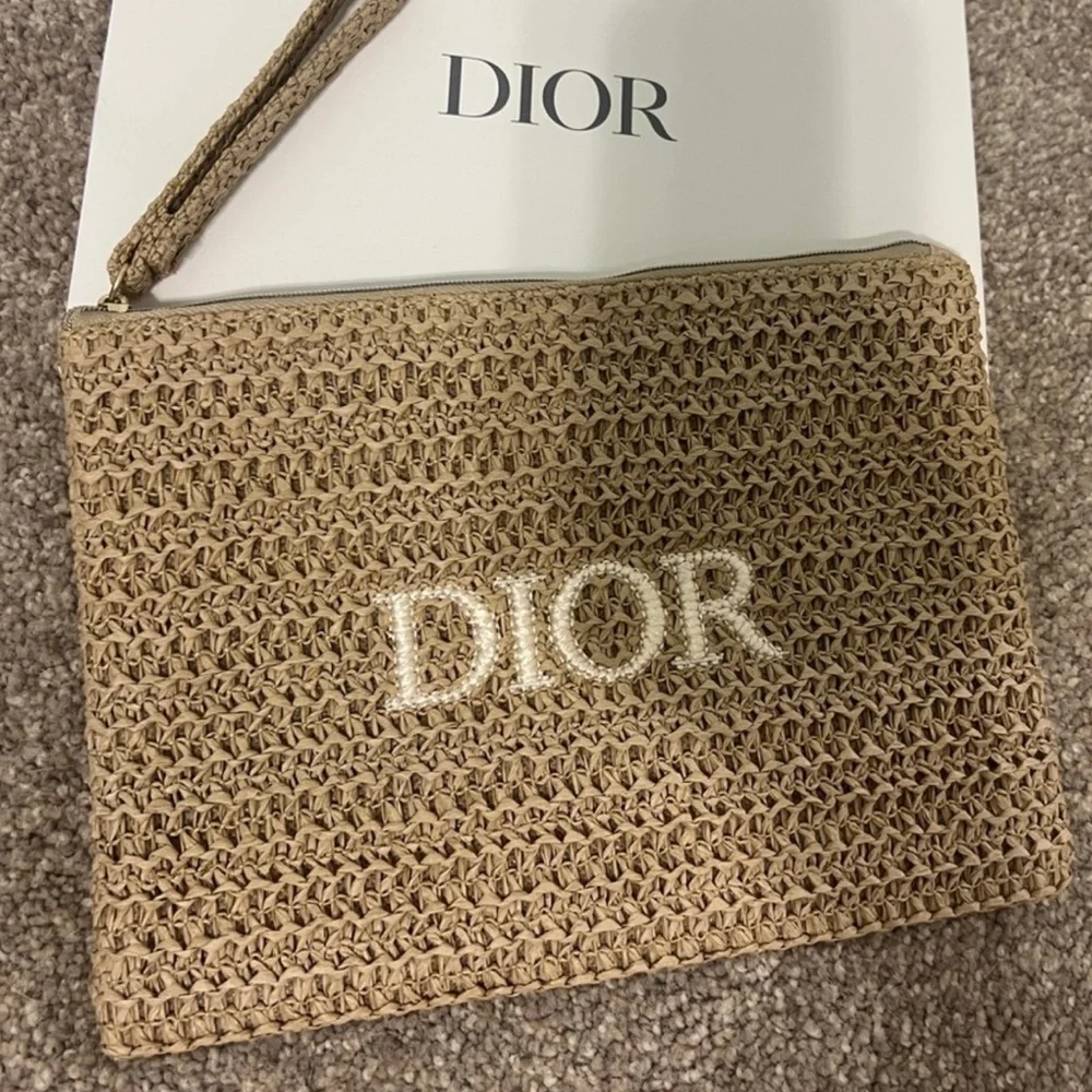 Dior Beige Raffia Clutch with Pearl Charm - Picture 3 of 9